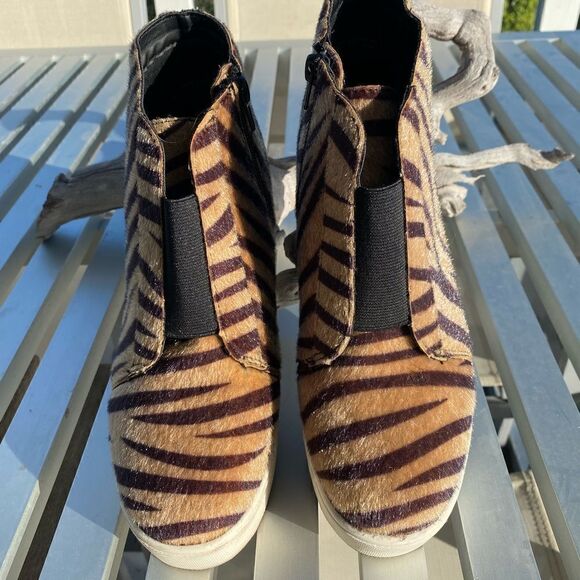 Soda Womens Leopard Zebra Pattern Zipper Wedge Sneakers Size 7.5. EUC! - Picture 1 of 8